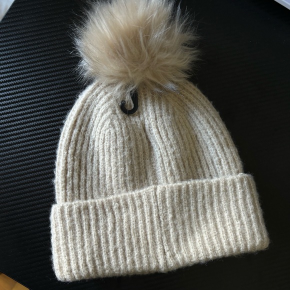 Women Cream Fur Ball Hat - Picture 3 of 4